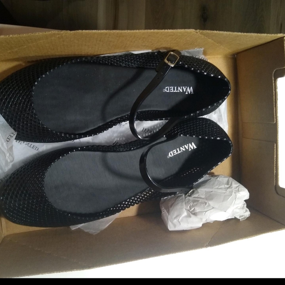 Wanted Black Flats